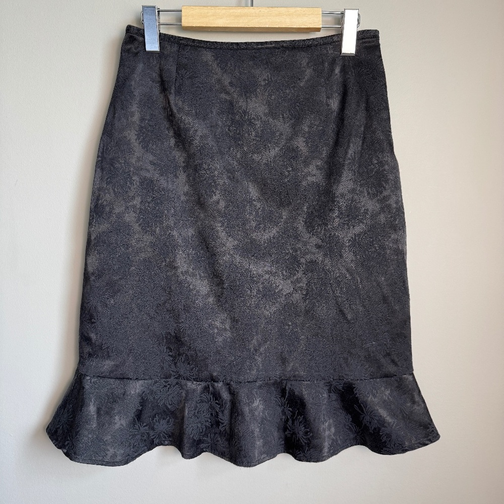 Womens Knee Length Dark Floral Skirt Black Size 6 Whimsigoth Ruffle Hem Festival